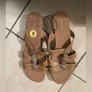 Brand new you size 9 brown sandals.